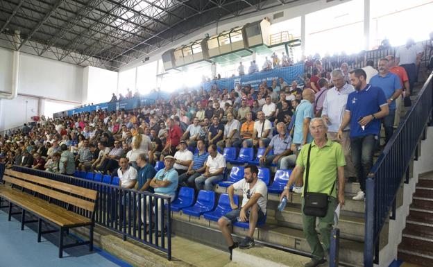 Asamblea de taxistas celebrada este martes.