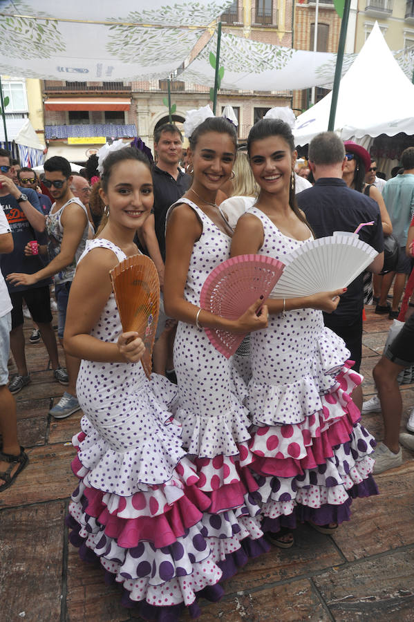 La Feria del Centro no cesa y numerosos grupos animan musicalmente las principales vías de la zona en este miércoles.