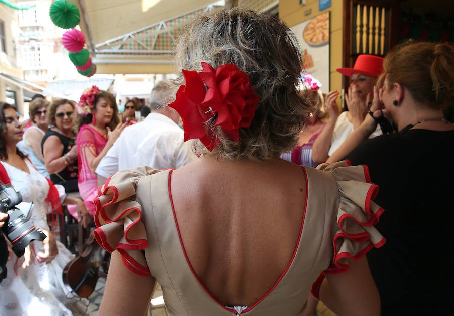 La fiesta no cesa en las principales calles del Centro de Málaga este jueves de Feria. 