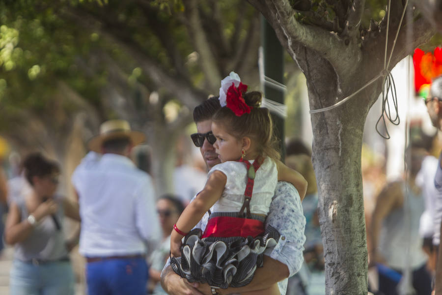 Los caballos siguen protagonizando las imágenes de este jueves en el Real del Cortijo de Torres.