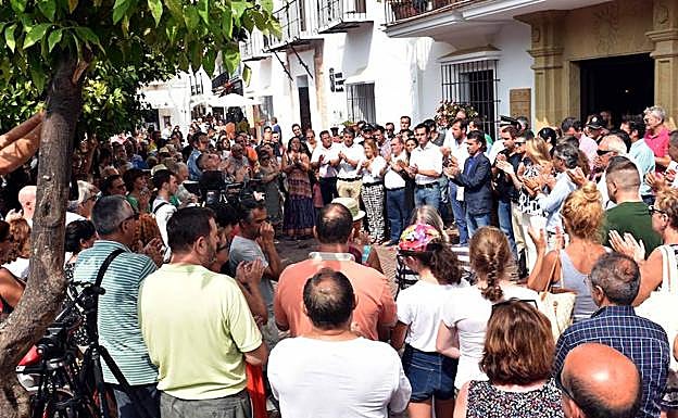 Concentración en el Ayuntamiento de Marbella.