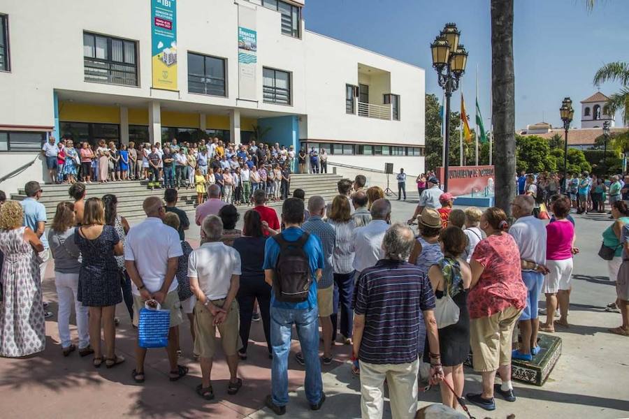 Concentración en el Ayuntamiento de Torremolinos.