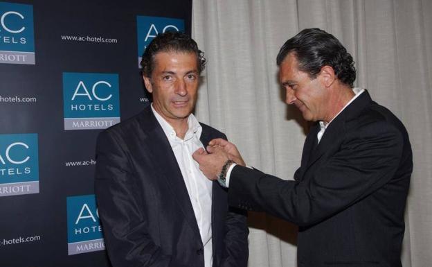 Chico, en una imagen reciente con su hermano Antonio. 