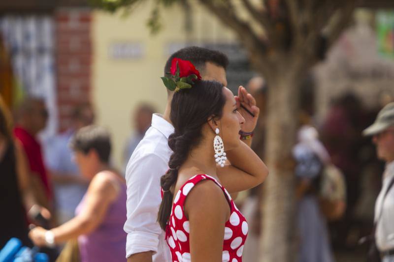 Miles de personas disfrutan del sábado en el recinto de Cortijo de Torres de día