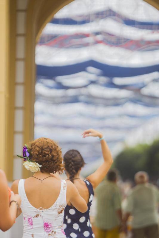 Miles de personas disfrutan del sábado en el recinto de Cortijo de Torres de día