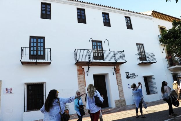 Fachada del vivero de empresas, situado en la Plaza de los Naranjos.