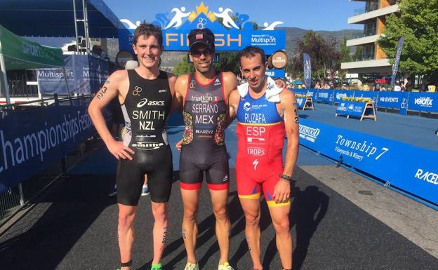 RKyle Smith, Francisco Serrano y Rubén Ruzafa, ayer en Canadá. 