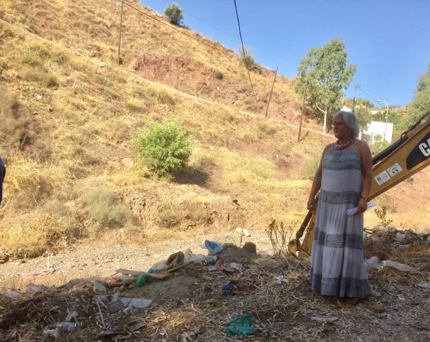 Teresa Porras, ayer en la cuenca del Guadalmedina donde comenzarán las tareas de limpieza. :: p. pineda