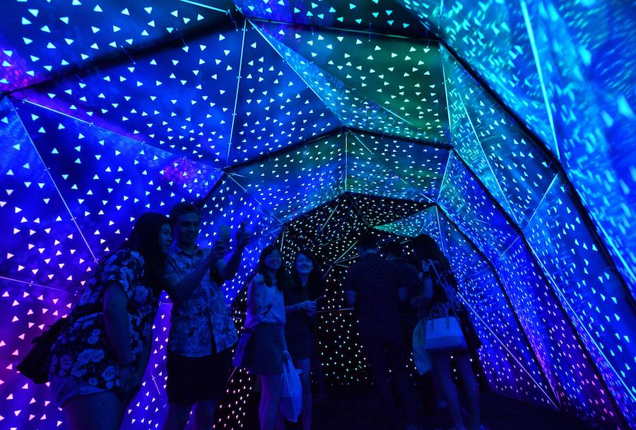 El evento más famoso del mes de agosto que reune a miles de personas en las calles del centro de la ciudad. Espectáculos y decorados de luces llamativas durante todo el fin de semana