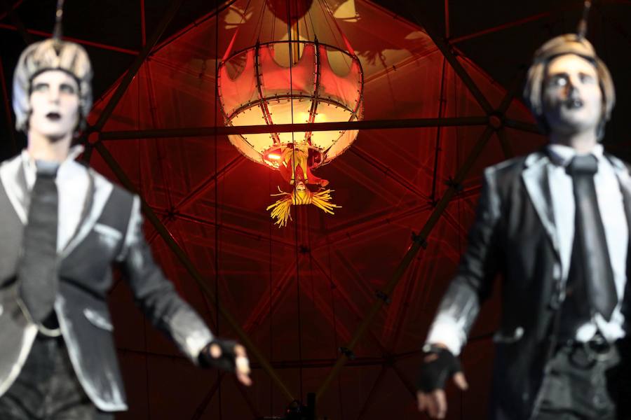 El evento más famoso del mes de agosto que reune a miles de personas en las calles del centro de la ciudad. Espectáculos y decorados de luces llamativas durante todo el fin de semana