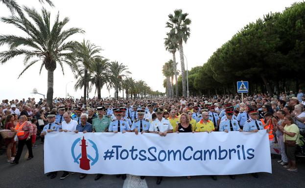 Cabecera de la manifestación en Cambrils. 