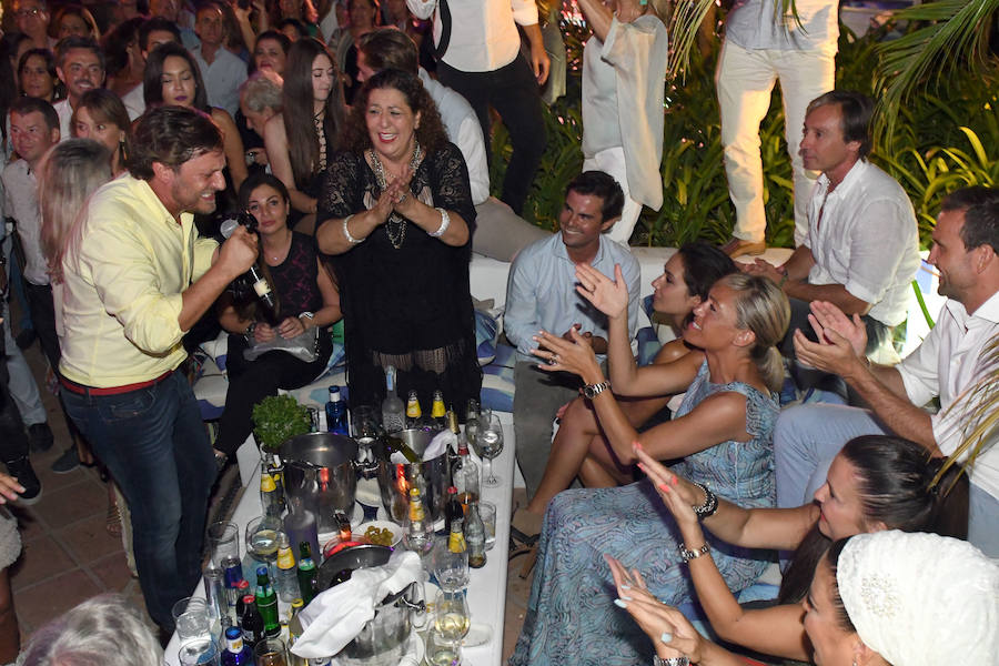 Más de medio millar de invitados, tres princesas, nobles, actores, presentadoras, una ‘top-model’ internacional y un torero ya retirado no faltaron a 'The Legendary Party' en el hotel Marbella Club. 