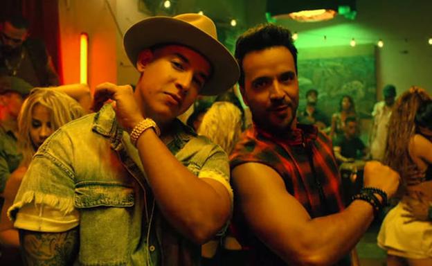 Daddy Yankee y Luis Fonsi durante el videoclip de 'Despacito'.