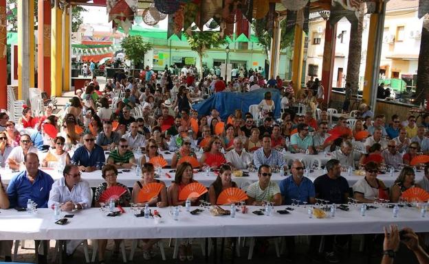 Una de las actividades más importantes de la Feria de la Vendimia es la macrocata popular. 