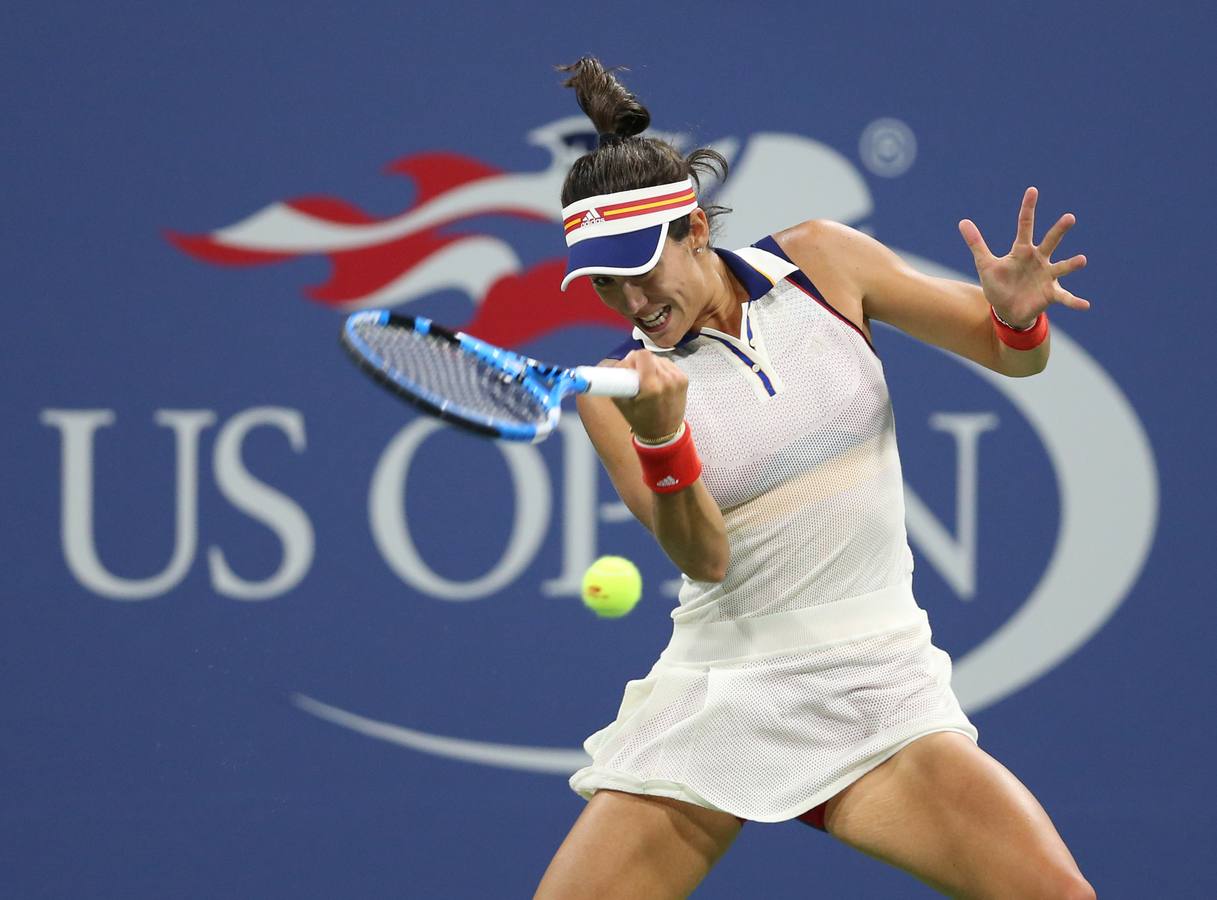 El maleficio de la tercera ronda en el Abierto de Estados Unidos quedó atrás para la tenista española Garbiñe Muguruza cuando lo consiguió al vencer en la segunda por 6-4 y 6-0 a la china Ying-Ying Duan.