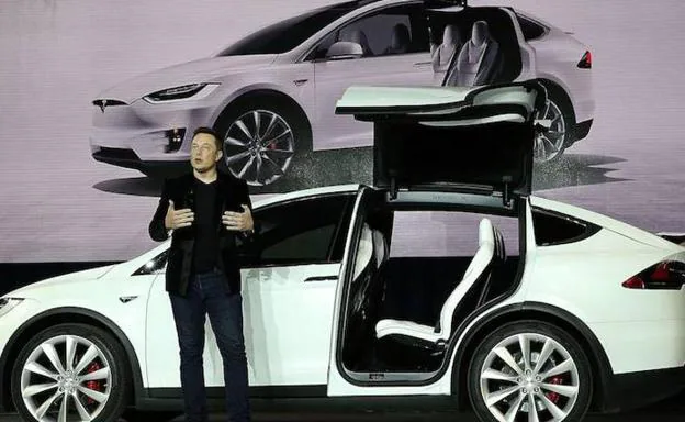 Musk durante la presentación del modelo Tesla X.