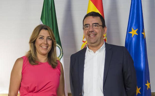 Susana Díaz, junto al portavoz parlamentario del PSOE, Mario Jiménez 