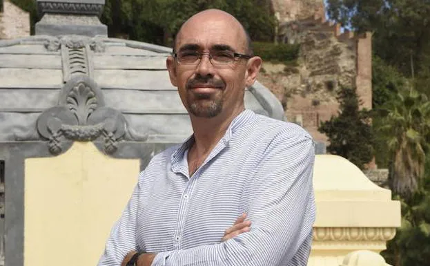 Eduardo Zorrilla, en la cubierta del Ayuntamiento. 