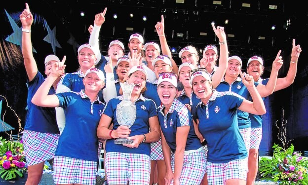 Las jugadoras estadounidenses celebran su triunfo sobre Europa, el segundo consecutivo y el décimo en total frente a cinco victorias europeas. :: tristan jones
