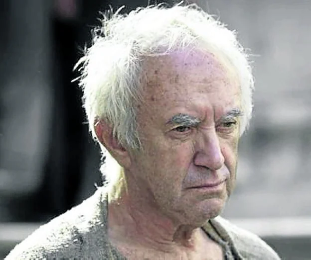 Jonathan Pryce.