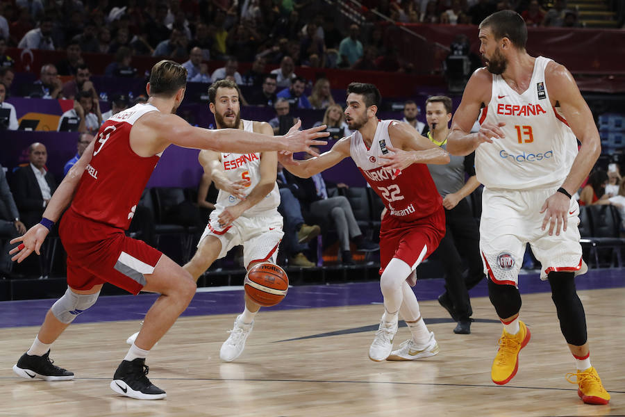 Imágenes del partido de España contra Turquía en el Eurobasket. Victoria de la selección española tras cuatro cuartos igualados hasta el final