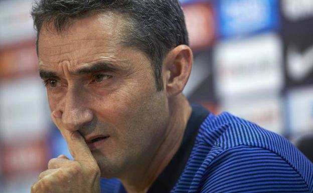 Ernesto Valverde, técnico del Barça, pensativo ante el estreno en Champions. 