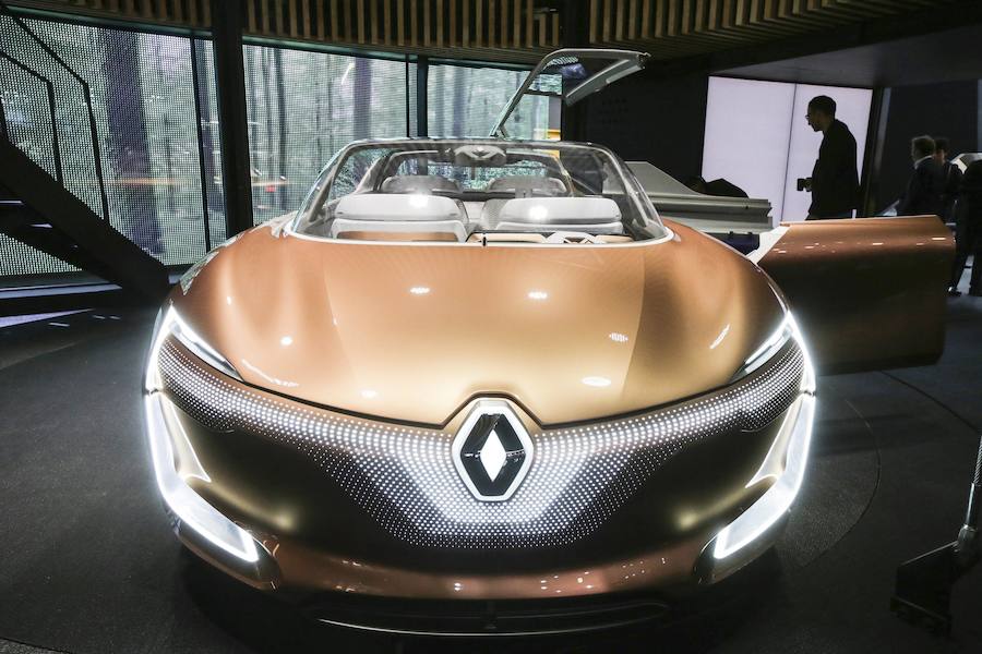 La empresa automovilística francesa Renault presenta en el Salón del Automóvil de Fráncfort el prototipo denominado Symbioz