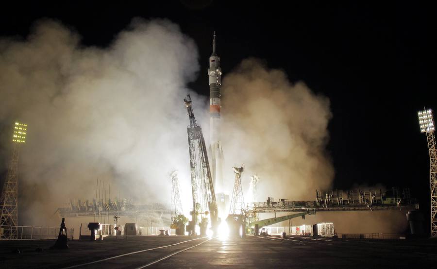 La nave rusa Soyuz, con tres tripulantes a bordo, se acopló hoy con éxito a la Estación Espacial Internacional (EEI). Tras casi seis horas desde su despegue en el centro espacial de Baikonur, Kazajistán. Los integrantes de la nave son el astronauta ruso, Aleksandr Misurkin y los estadounidenses, Joe Acaba y Mark Vande Hei. 