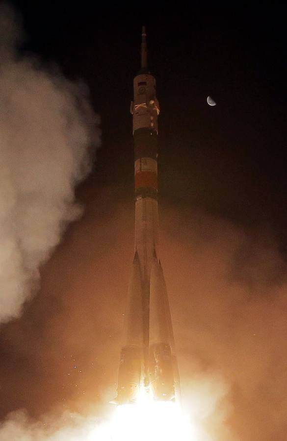 La nave rusa Soyuz, con tres tripulantes a bordo, se acopló hoy con éxito a la Estación Espacial Internacional (EEI). Tras casi seis horas desde su despegue en el centro espacial de Baikonur, Kazajistán. Los integrantes de la nave son el astronauta ruso, Aleksandr Misurkin y los estadounidenses, Joe Acaba y Mark Vande Hei. 