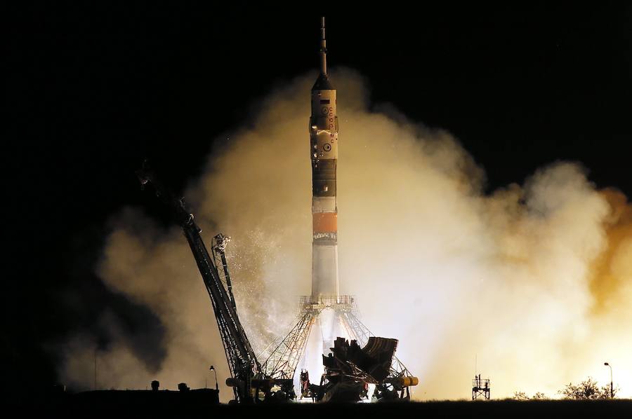 La nave rusa Soyuz, con tres tripulantes a bordo, se acopló hoy con éxito a la Estación Espacial Internacional (EEI). Tras casi seis horas desde su despegue en el centro espacial de Baikonur, Kazajistán. Los integrantes de la nave son el astronauta ruso, Aleksandr Misurkin y los estadounidenses, Joe Acaba y Mark Vande Hei. 