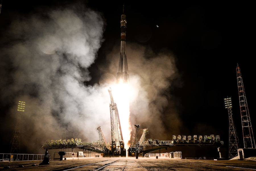 La nave rusa Soyuz, con tres tripulantes a bordo, se acopló hoy con éxito a la Estación Espacial Internacional (EEI). Tras casi seis horas desde su despegue en el centro espacial de Baikonur, Kazajistán. Los integrantes de la nave son el astronauta ruso, Aleksandr Misurkin y los estadounidenses, Joe Acaba y Mark Vande Hei. 