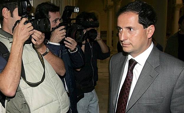 Carlos Fernández, cuando fue juzgado en 2003 por malversación. 