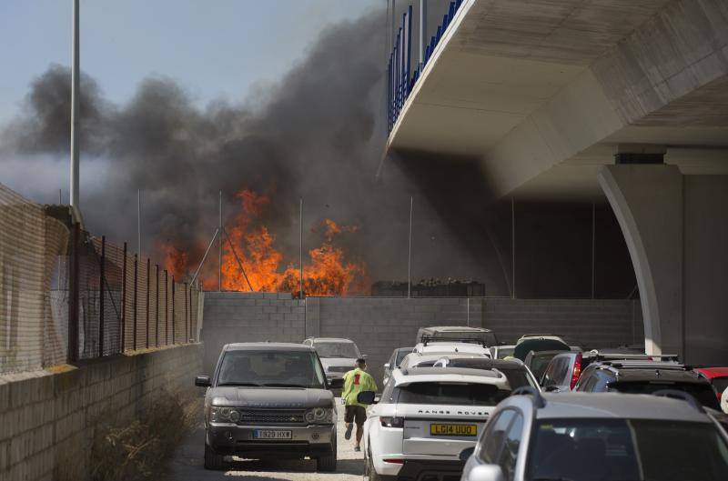 El fuego obligó a cortar el nuevo acceso al aeropuoerto