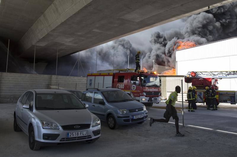 El fuego obligó a cortar el nuevo acceso al aeropuoerto