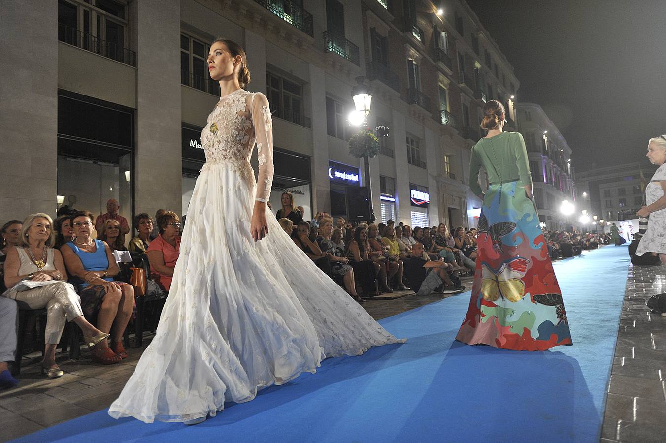 Málaga capital celebra su cita con la moda sobre la alfombra azul más larga de Europa