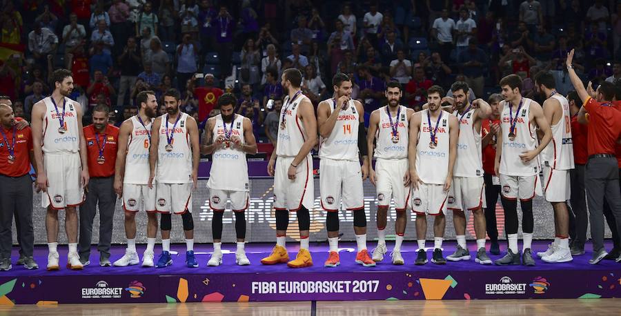 La selección española de baloncesto venció a Rusia en el duelo por el metal y último encuentro de Juan Carlos Navarro como internacional.