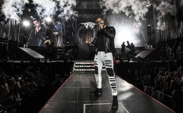 El despliegue técnico de Maluma fue lo más destacable de un show que reunió a 12.000 personas de toda clase y condición