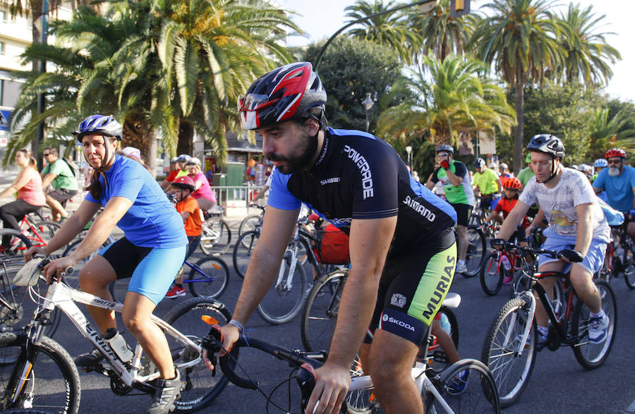 Más de 15.000 ciclistas han tomado esta mañana las calles de la ciudad en una actividad enmarcada en la Semana de la Movilida