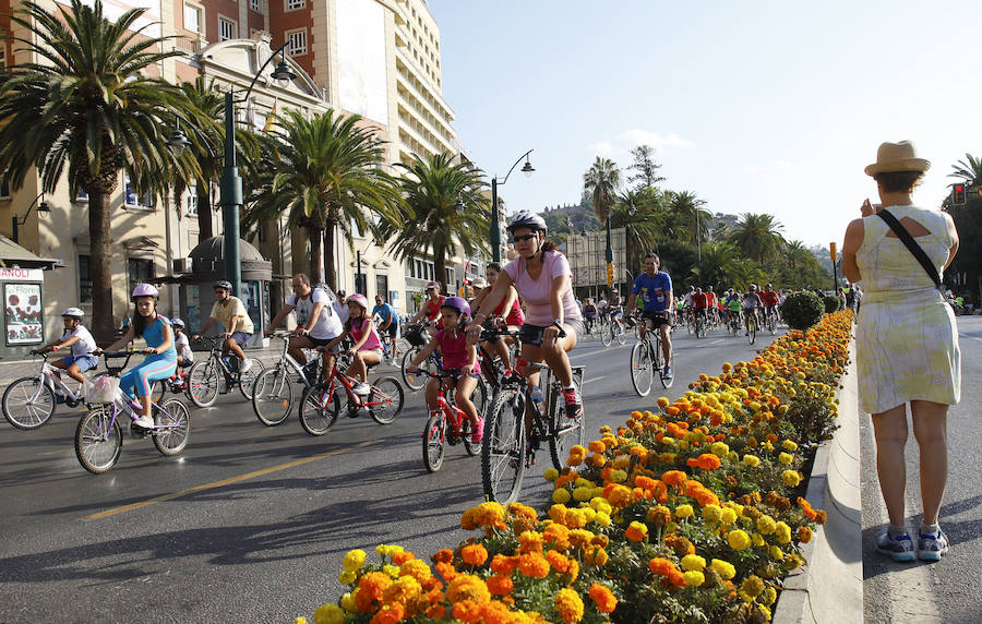 Más de 15.000 ciclistas han tomado esta mañana las calles de la ciudad en una actividad enmarcada en la Semana de la Movilida