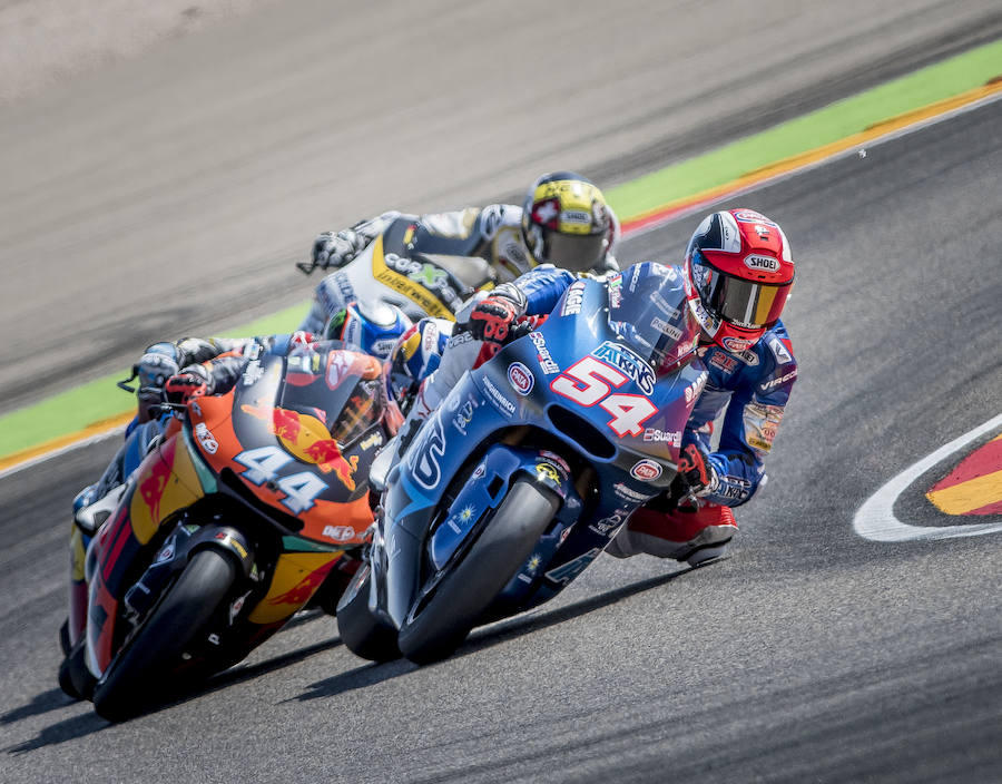 Mattia Pasini y Miguel Oliveira mantuvieron un duro pulso por alcanzar a Franco Morbidelli, finalizando en segunda y tercera posición, respectivamente, 