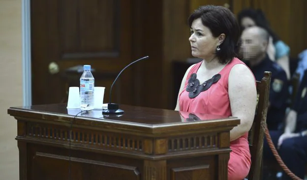 Ruth Ortiz testifica durante el juicio contra su exmarido, José Bretón, por el asesinato de sus hijos. :: Rafa Alcaide / efe