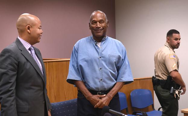 O.J. Simpson tras recibir la condicional en la prisión de Lovelock 