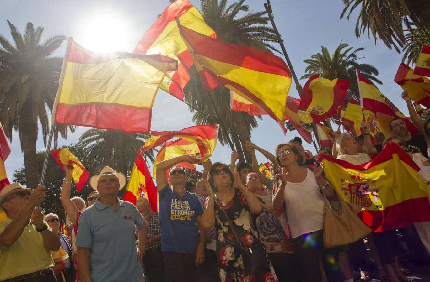 Cerca de un millar de personas acuden a una convocatoria de la Fundación Deanes bajo el lema 'España Somos Todos'