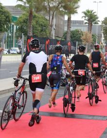 Imagen secundaria 2 - Ignacio González, Alberto González y Camilo Puertas forman el podio masculino de la modalidad sprint (arriba).