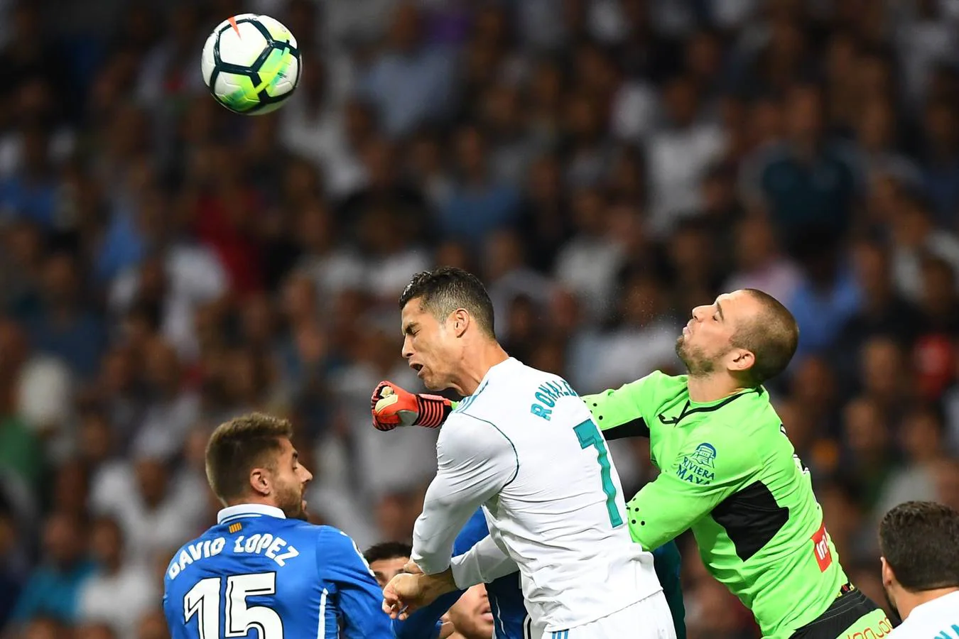 Partido correspondiente a la séptima jornada de Liga entre el Real Madrid y el Espanyol, en el Santiago Bernabéu. 