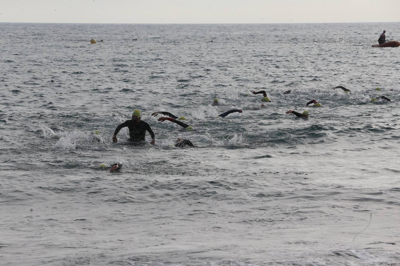 La playa de la Misericordia acoge las pruebas durante la mañana de este domingo