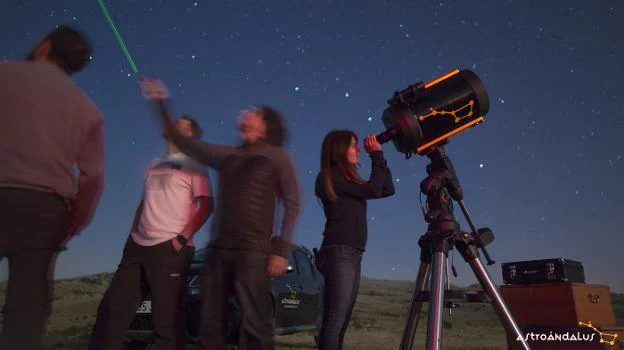 Astroándalus pone a disposición de sus clientes equipos de última generación para observar el cielo. 