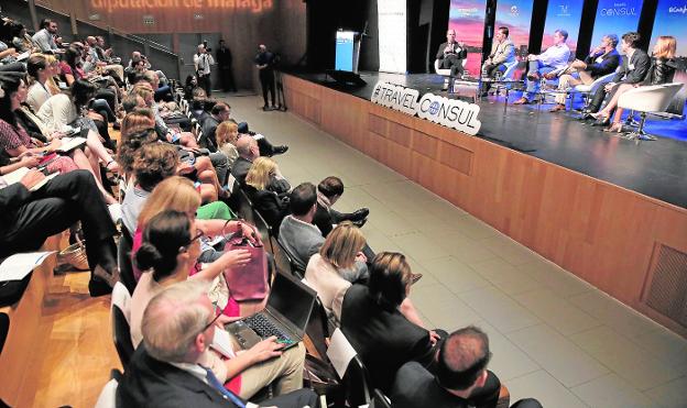 Mesa redonda del congreso internacional de expertos en marketing de viajes y turismo que se celebra en Málaga.