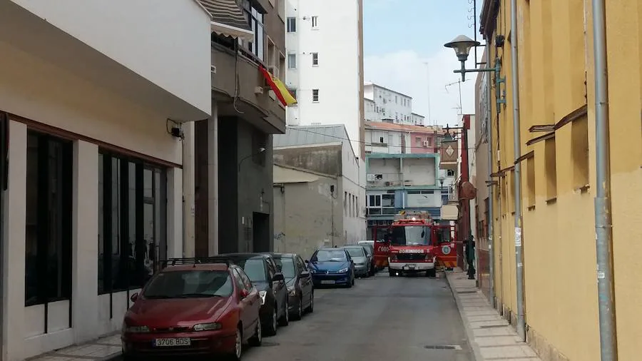 Este viernes se ha registrado un incendio en un edificio de la zona de la avenida Juan XXIII, del que salía una columna de humo visible desde distintas partes de Málaga.