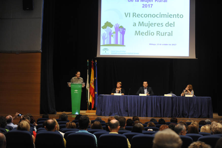 Eel delegado del gobierno andaluz en Málaga, José Luis Ruiz Espejo tuvo unas palabras de agradecimiento a todas las premiadas